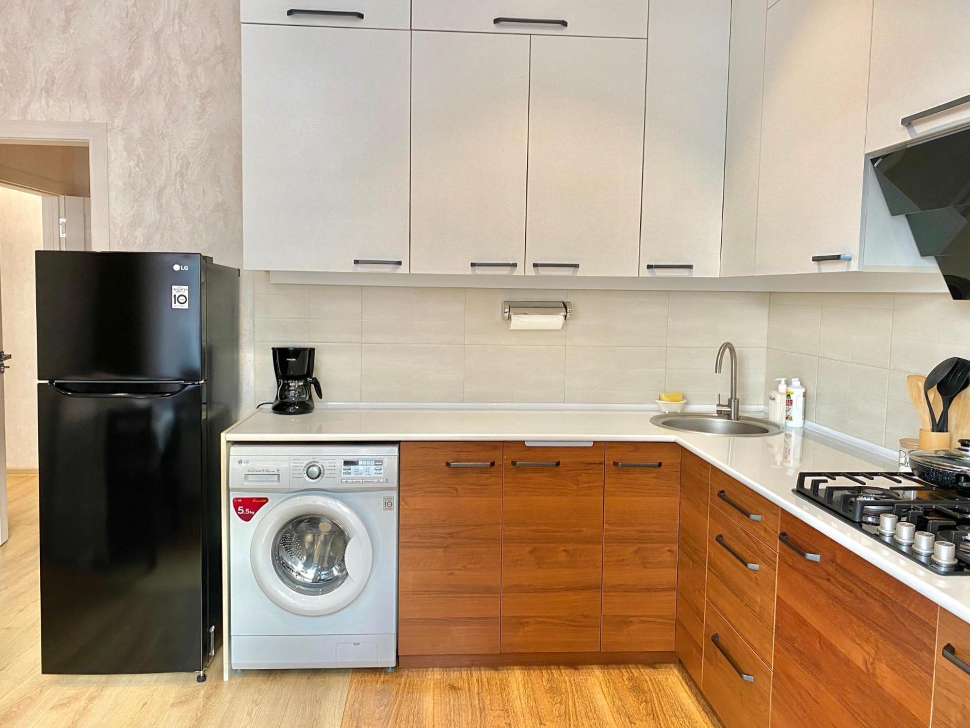 Spacious Apartment In New Building, Near The City Center And Airport 塔什干 外观 照片