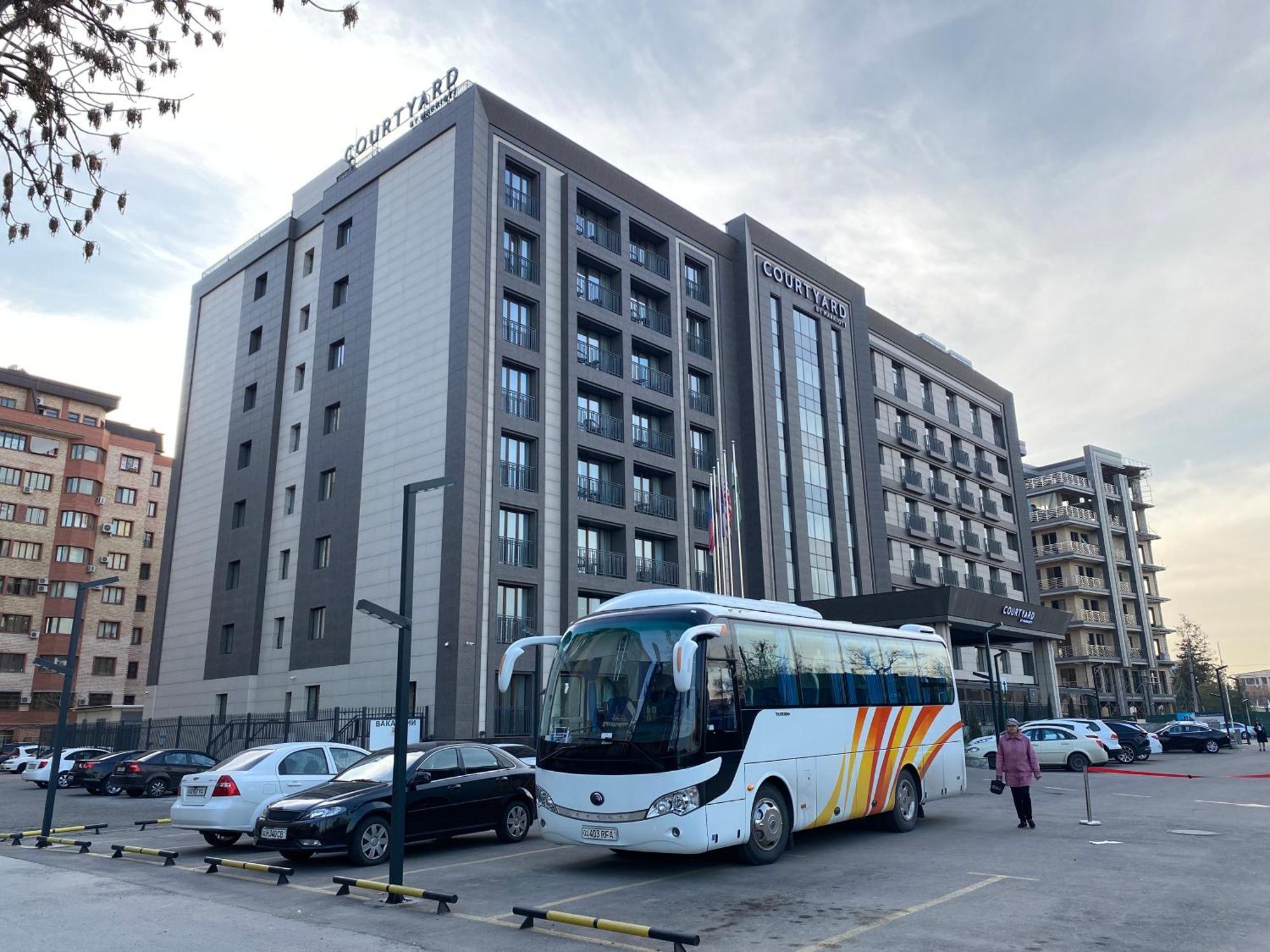 Spacious Apartment In New Building, Near The City Center And Airport 塔什干 外观 照片
