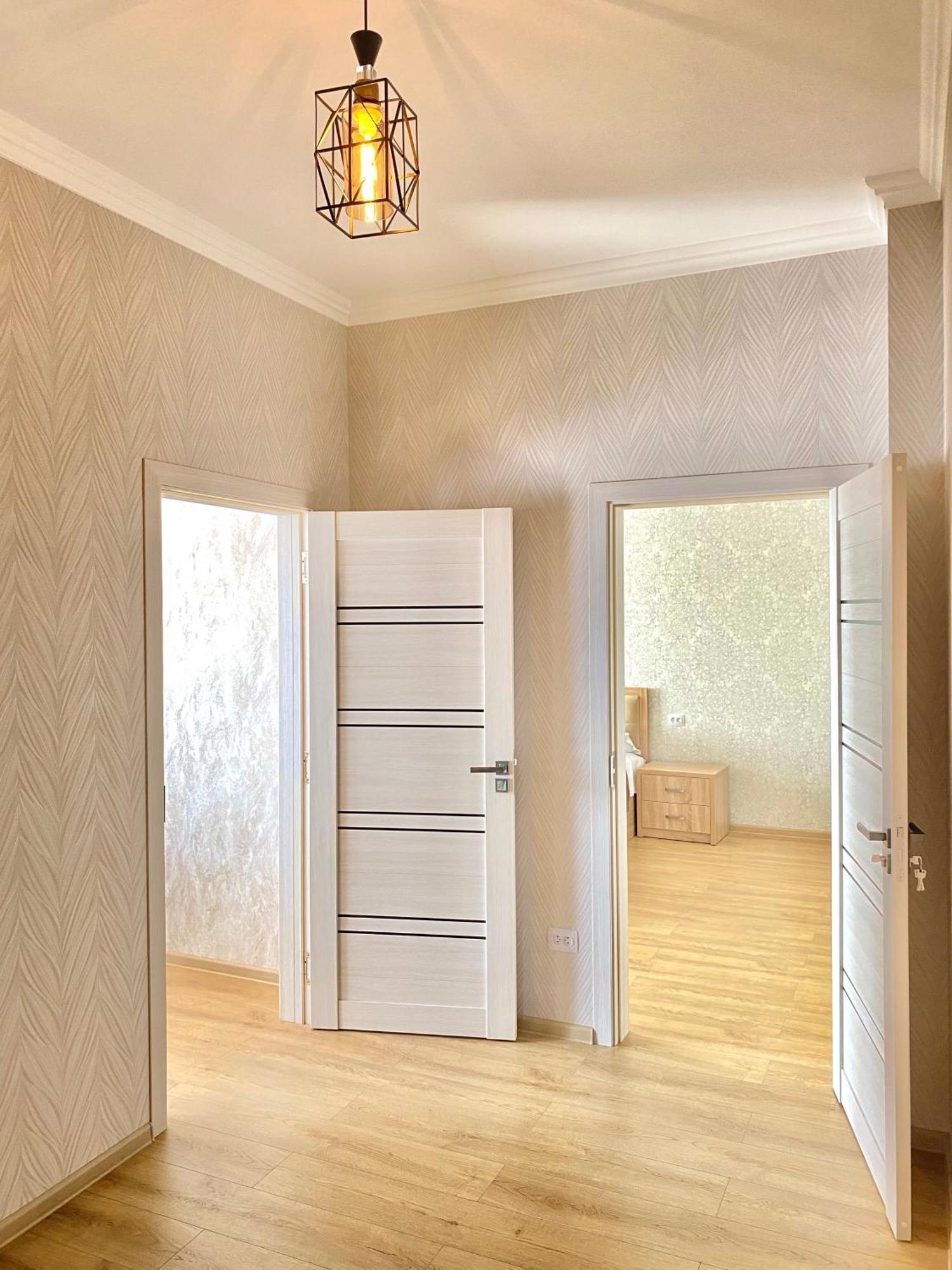 Spacious Apartment In New Building, Near The City Center And Airport 塔什干 外观 照片