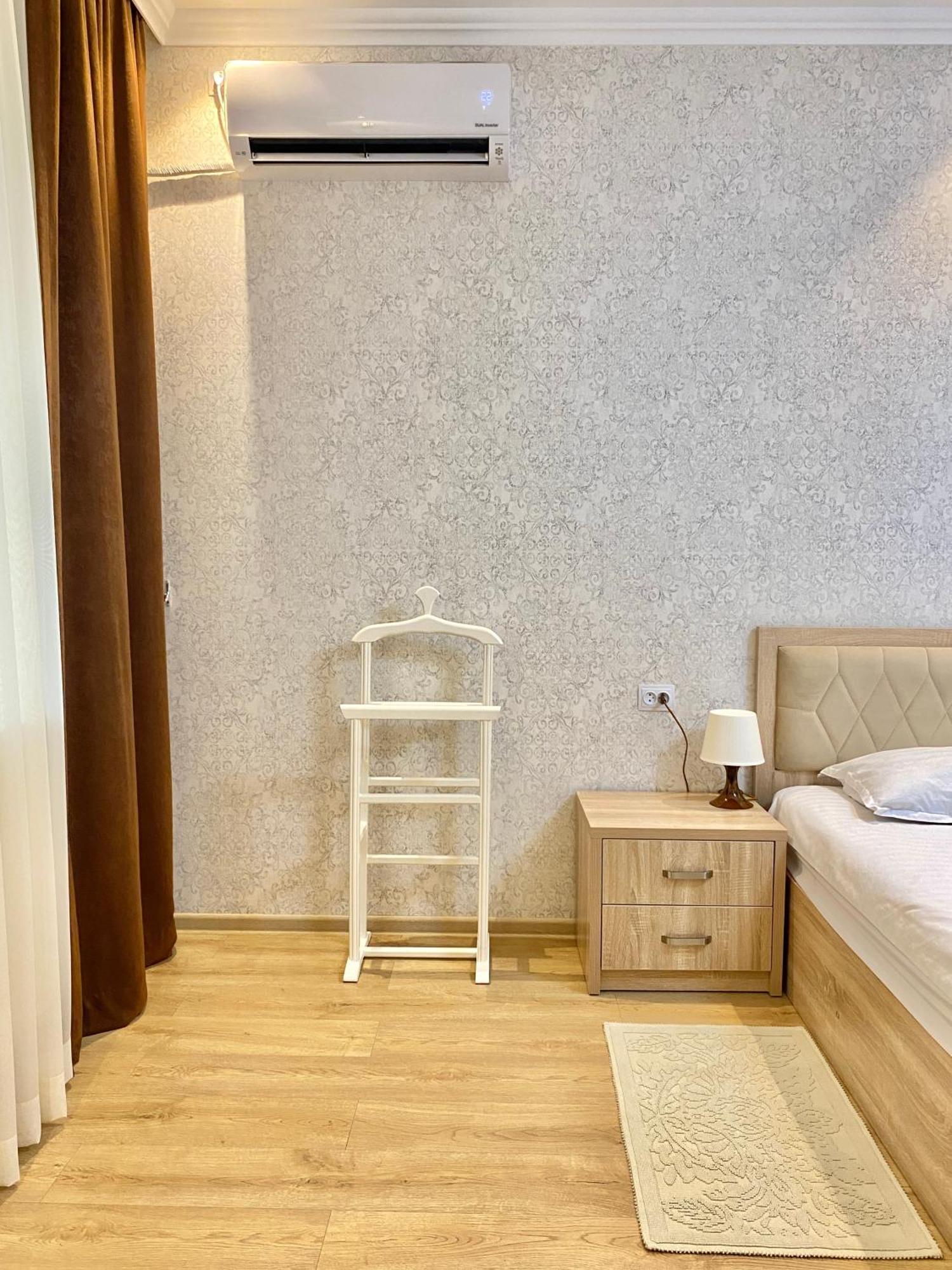 Spacious Apartment In New Building, Near The City Center And Airport 塔什干 外观 照片